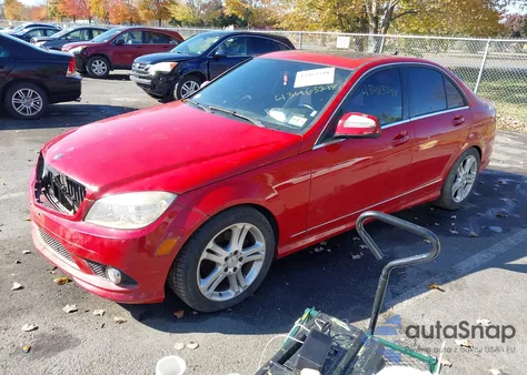 2008 Mercedes-Benz C 300 z USA, uszkodzony, nr VIN WDDGF81XX8F130115